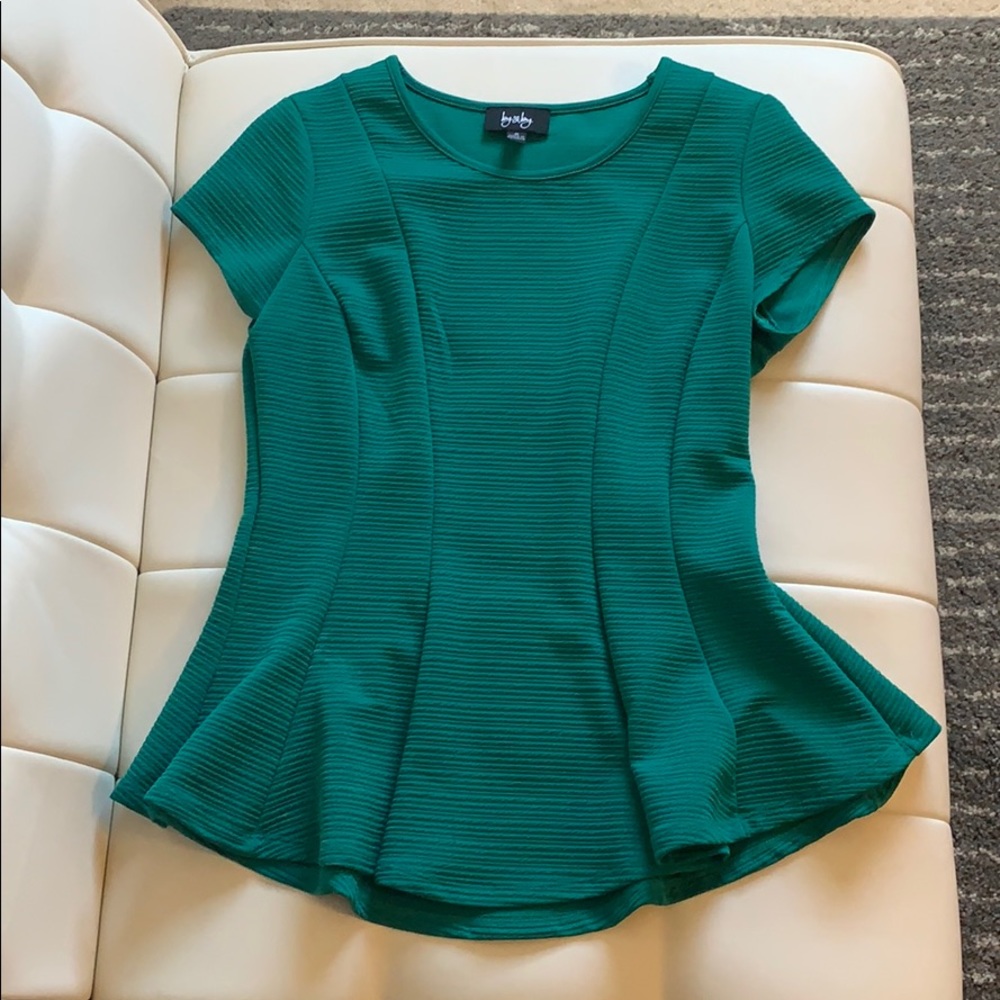 [SOLD] By & By Green Short-Sleeved Top Medium
